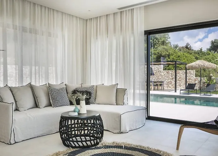 Kefalonian Chic - Charma *